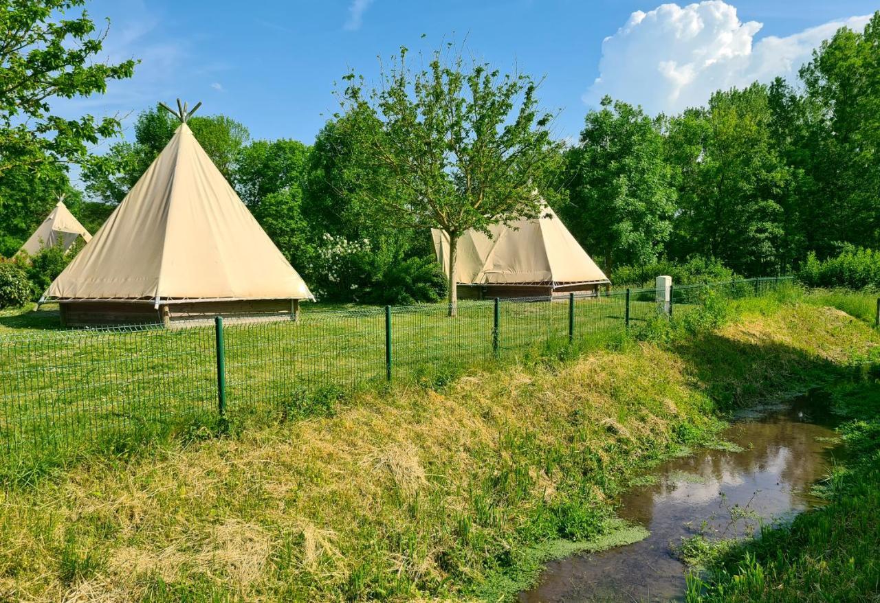 Resort & Camping - Val De Braye Besse-sur-Braye Екстер'єр фото