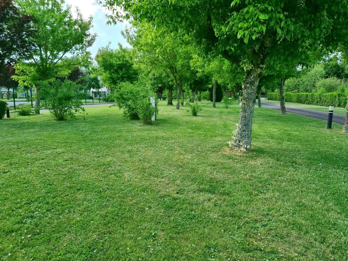 Resort & Camping - Val De Braye Besse-sur-Braye Екстер'єр фото