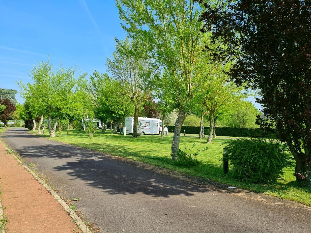 Resort & Camping - Val De Braye Besse-sur-Braye Екстер'єр фото