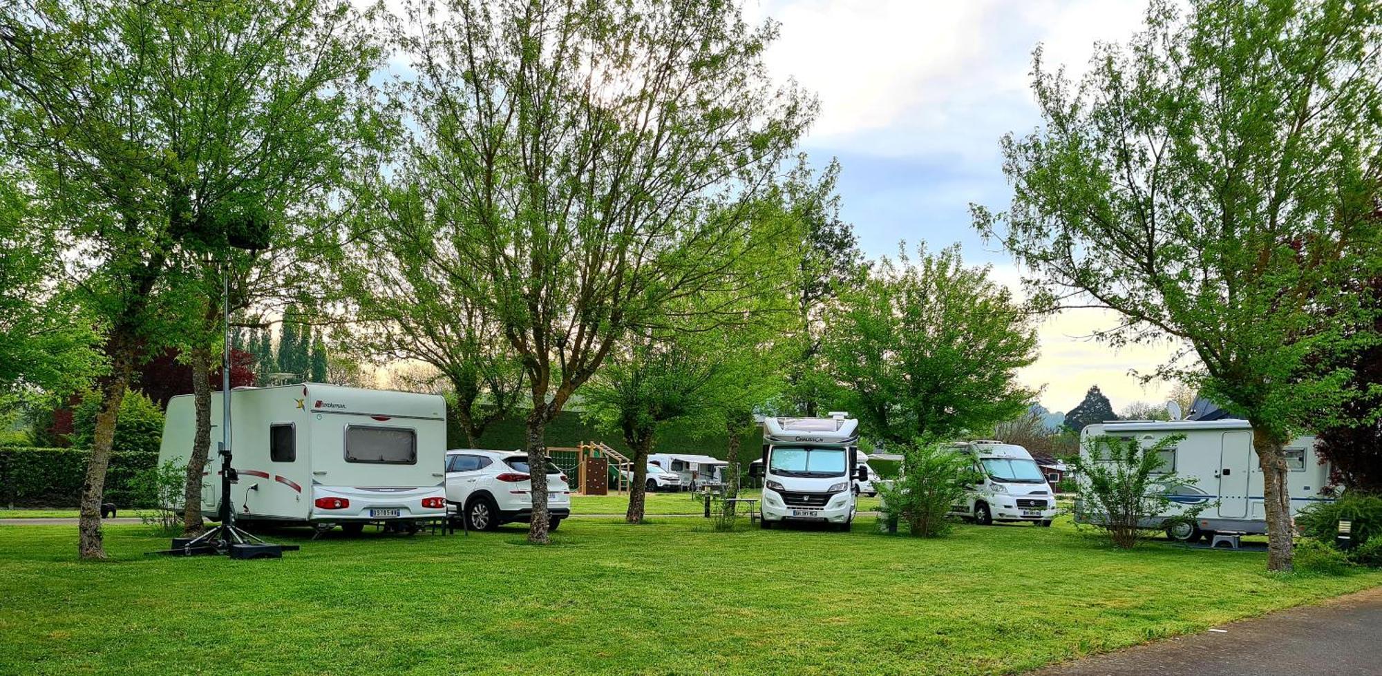Resort & Camping - Val De Braye Besse-sur-Braye Екстер'єр фото